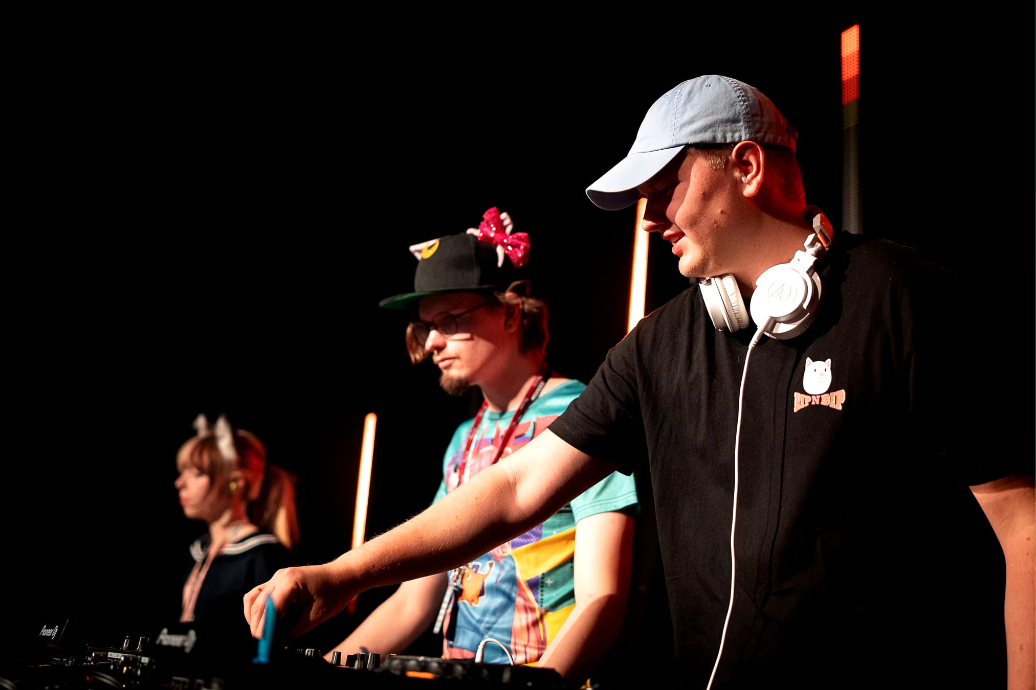 iltabile esiintyjä raresend x Neoconstrukt